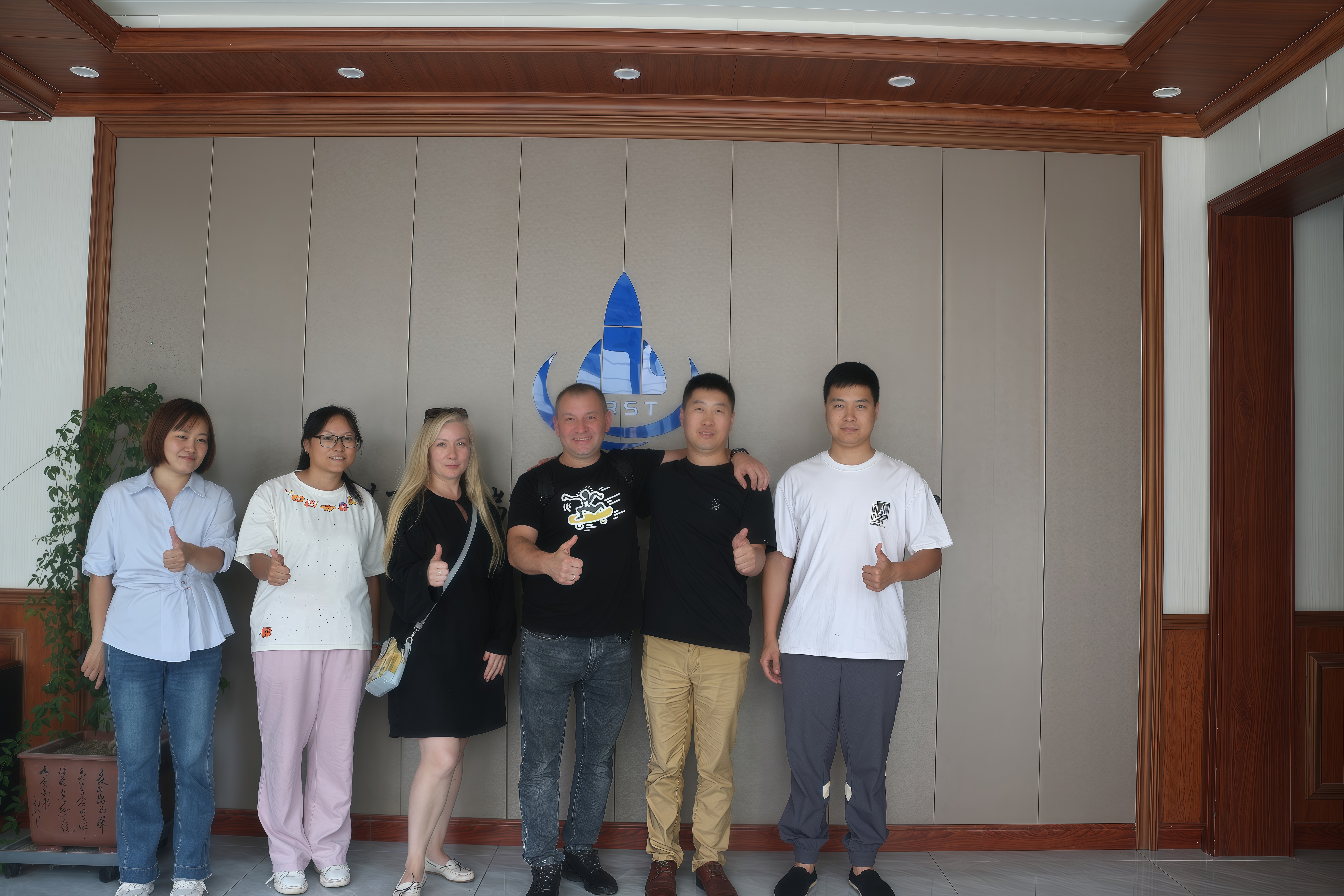 俄羅斯木業企業到訪普瑞斯特，共拓UV固化技術合作新篇章 &mdash;&mdash;定制化方案破解寒帶木材固化難題，彰顯國際競爭力